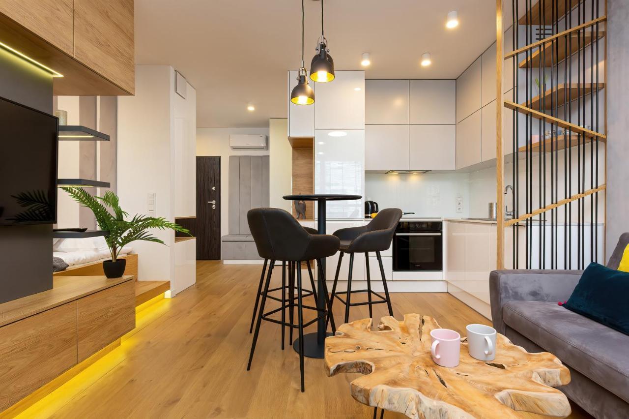 Apartment City Center Grzybowska By Renters Prestige Варшава Екстериор снимка