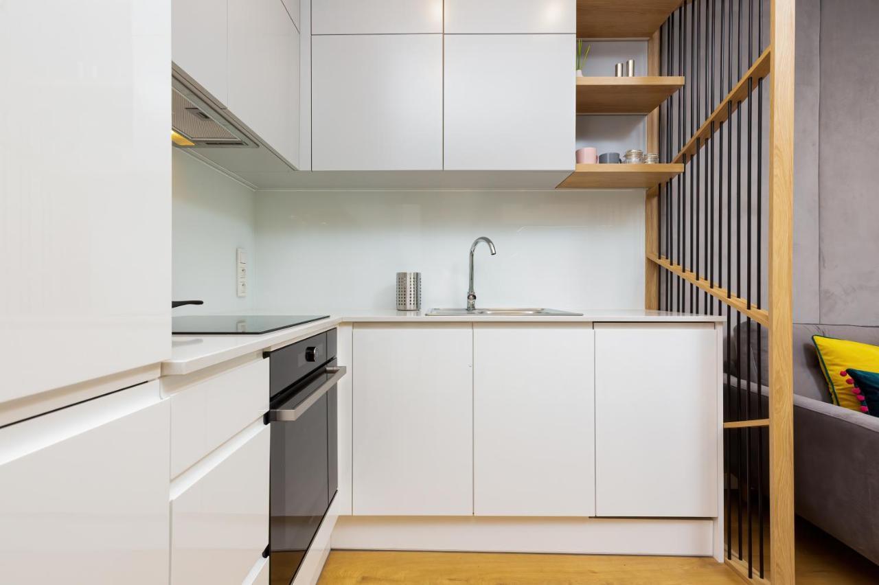 Apartment City Center Grzybowska By Renters Prestige Варшава Екстериор снимка