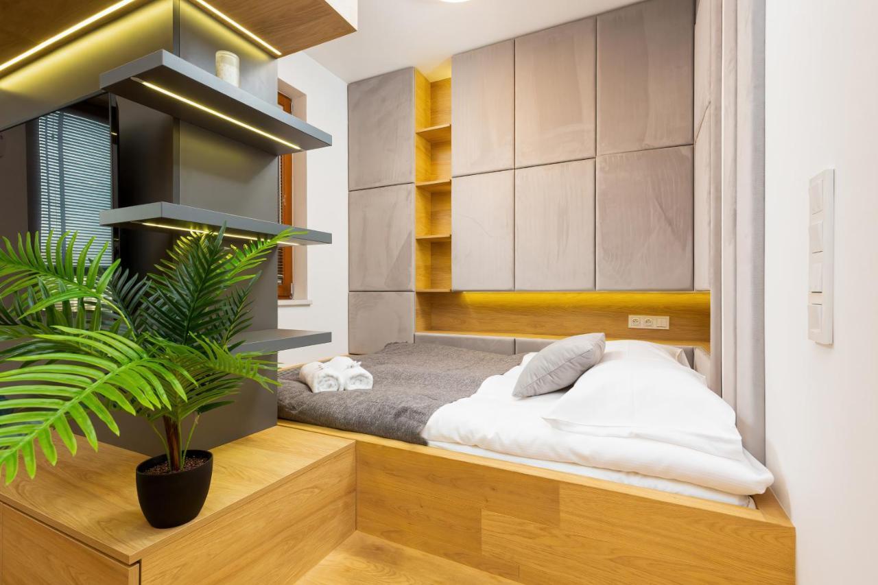 Apartment City Center Grzybowska By Renters Prestige Варшава Екстериор снимка